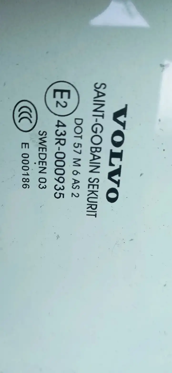 Volvo V70 (2000 - 2004) E000186 Заднее боковое стекло — фото 2