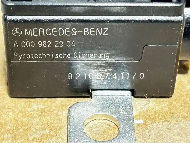 Mercedes-Benz CLA C118,X118 (2019 - ) A0009822904 Реле защиты аккумулятора — фото 3