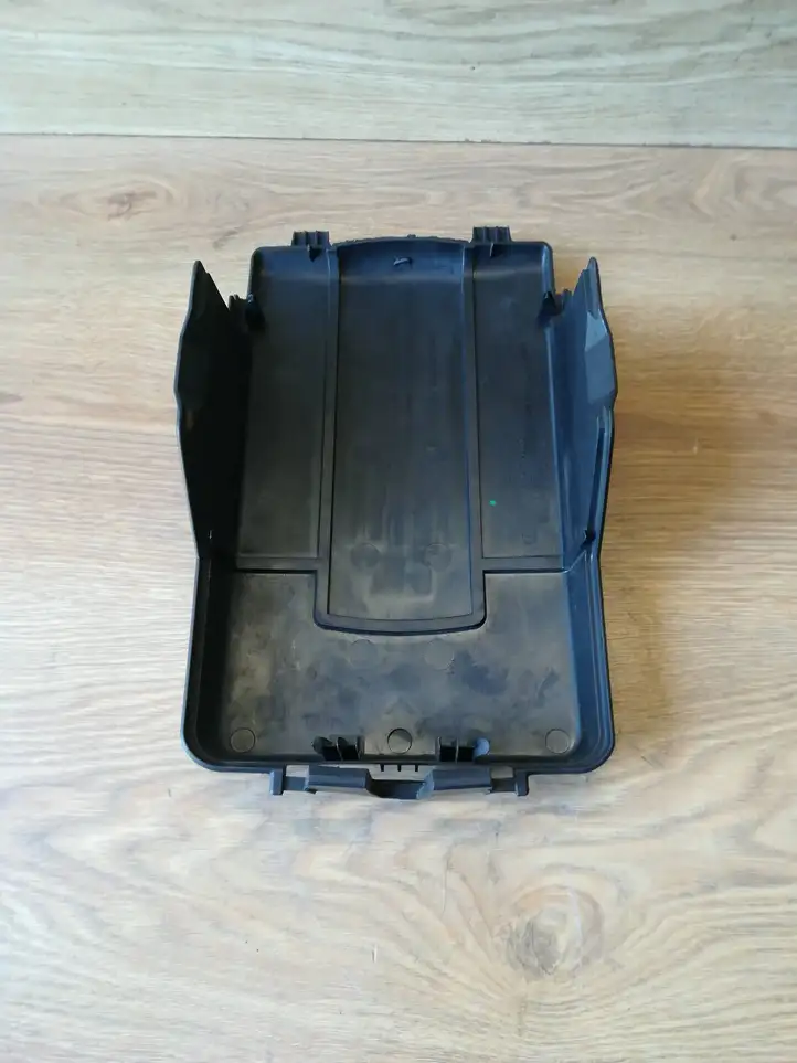 Volkswagen Golf V (2003 - 2009) 1K0915443C Крышка ящика аккумулятора — фото 2