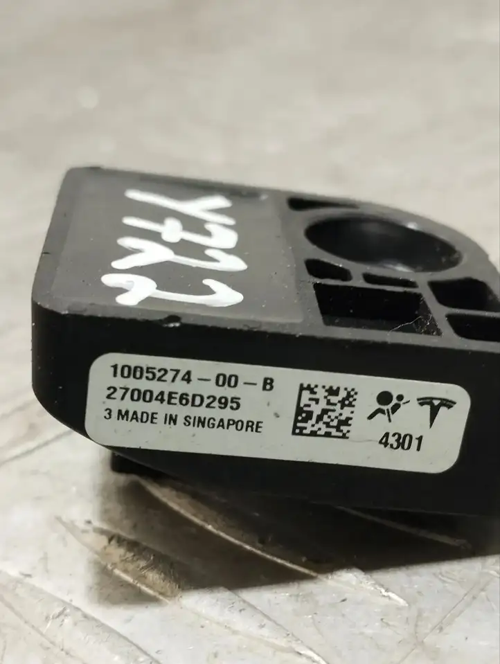 Tesla Model S (2012 - 2016) 100527400B Датчик удара SRS — фото 4