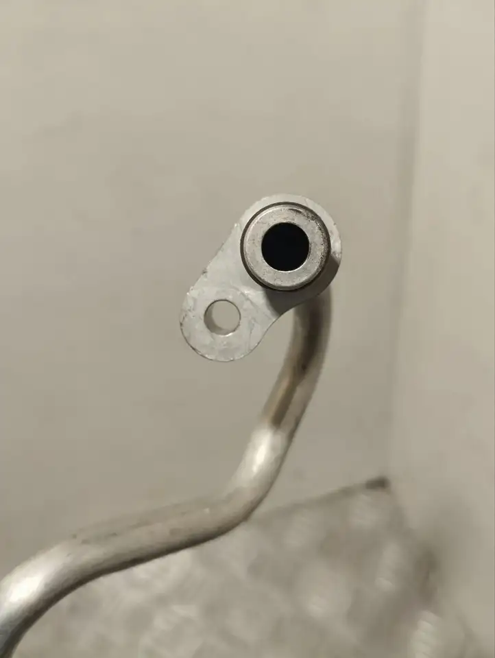 Aston Martin DB11 (2016 - ) JY5319972BB Трубки и шланги кондиционера — фото 8