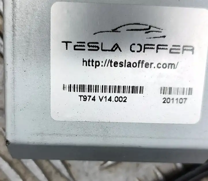 Tesla Model 3 (2017 - 2023) Блок управления крышкой багажника — фото 9
