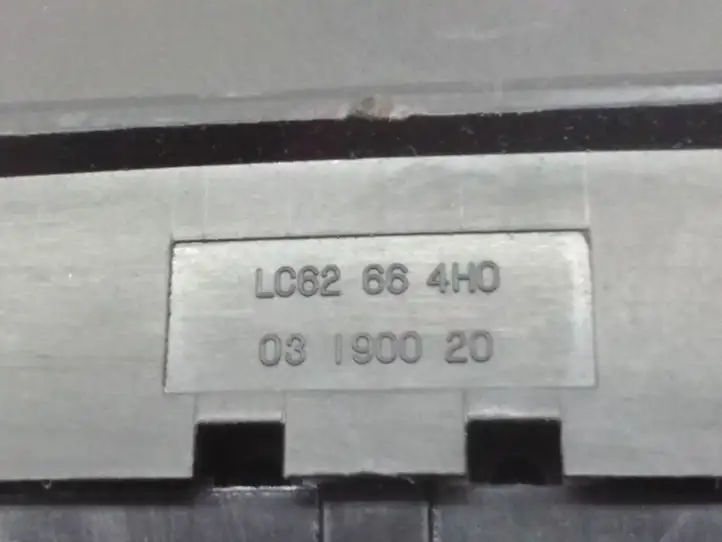 Mazda MPV (1999 - 2006) LC62664H0 Включатель аварийных фонарей — фото 3