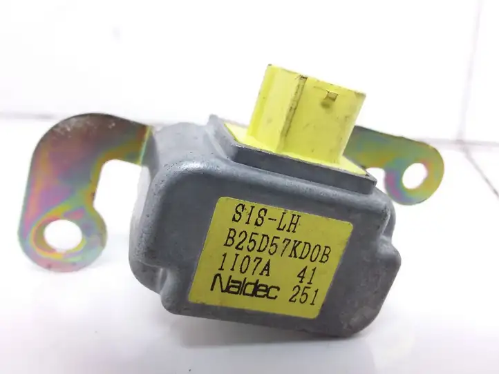 Mazda 323 F (1994 - 2000) B25D57KD0B Датчик удара SRS — фото 1