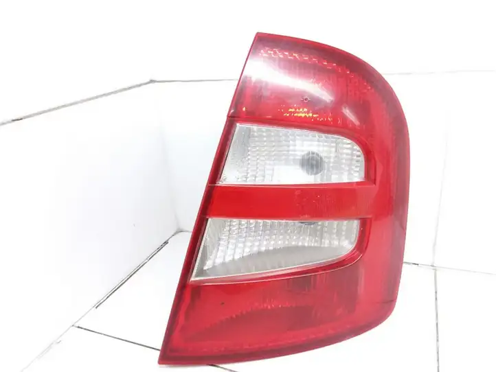 Skoda Fabia Mk1 (6Y) (1999 - 2007) 6Y6945096 Задний фонарь в кузове — фото 1
