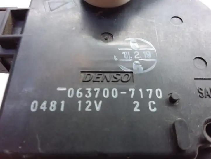 Subaru Outback (1998 - 2003) 0637007170 Двигатель задвижки потока воздуха — фото 3