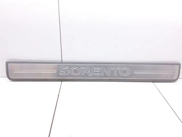 Kia Sorento (2002 - 2006) 858873E000 Наружная отделка переднего порога — фото 1