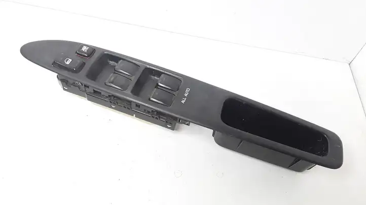 Toyota Avensis Verso (2004 - 2009) 8404044030 Блок кнопок стеклоподъемников — фото 1