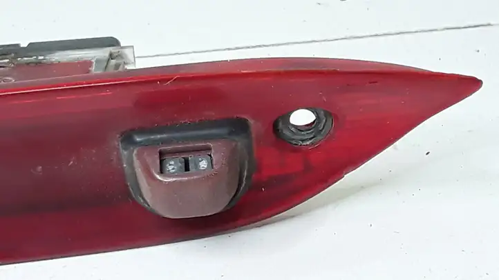 Ford Focus (1998 - 2004) XS4X13A613CD Дополнительный стоп фонарь — фото 2