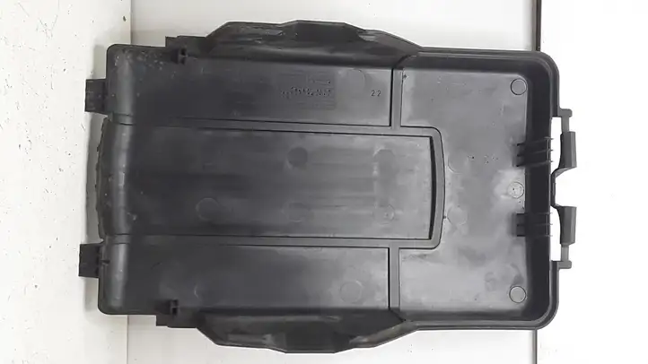 Audi A3/S3 8P (2004 - 2008) 1K0915443C Крышка ящика аккумулятора — фото 4
