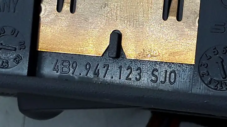 Audi A6 S6 C5 4B (1997 - 2001) 4B9947123 Задняя подсветка — фото 2