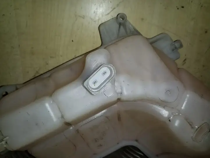 Seat Exeo (3R) (2008 - 2013) 8E0121403A Расширительный бачок — фото 2