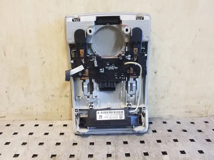 Seat Exeo (3R) (2008 - 2013) 8E0947135D Передняя подсветка — фото 3