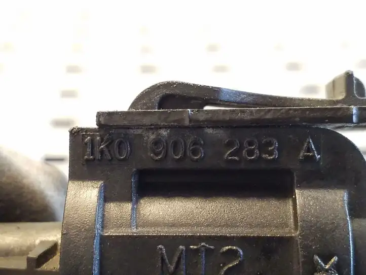 Audi A6 C7 (2011 - 2014) 1K0906283A Соленоид турбины — фото 2