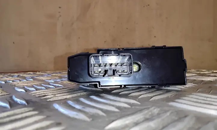 Hyundai ix35 (2009 - 2013) 3835211310 Кнопка стеклоподъемников — фото 4