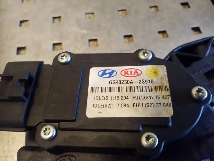 Hyundai ix35 (2009 - 2013) GG40230A2S910 Педаль акселератора — фото 8