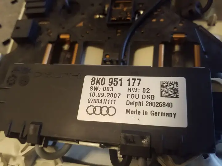 Audi A5 8T 8F (2007 - 2011) 8T0947135F Передняя подсветка — фото 3