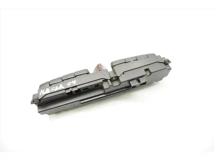 Mercedes-Benz CLK A209,C209 (2002 - 2009) 2038217279 Включатель аварийных фонарей — фото 2