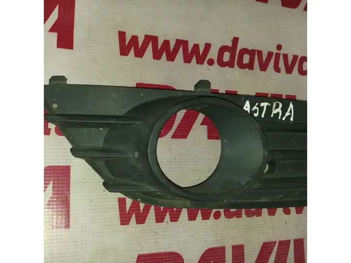 Opel Astra H (2004 - 2009) 13126026 Решетка противотуманной фары — фото 2