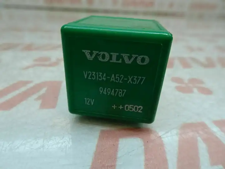 Volvo C70 (2005 - 2009) 9494787 Реле насоса горючего — фото 4