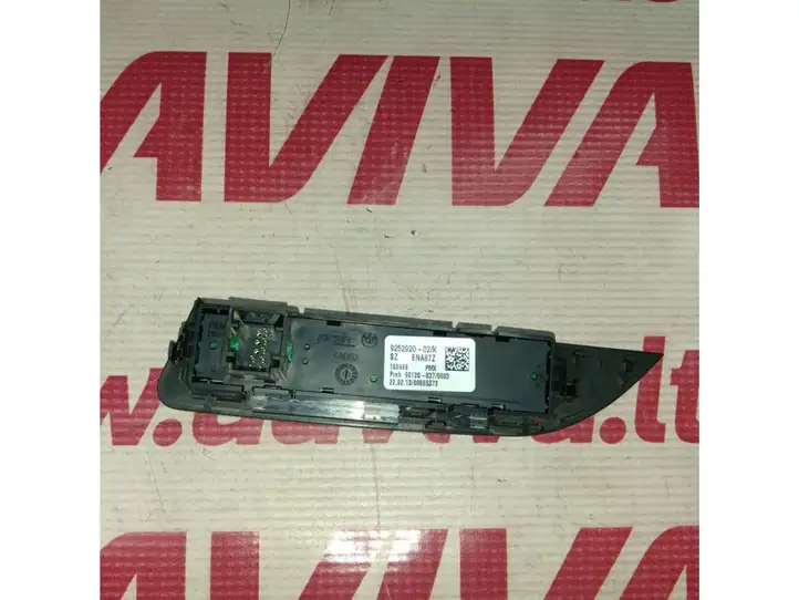 BMW 1 E82 E88 (2007 - 2014) 9252920-02 Другие включатели / ручки/ переключатели — фото 2