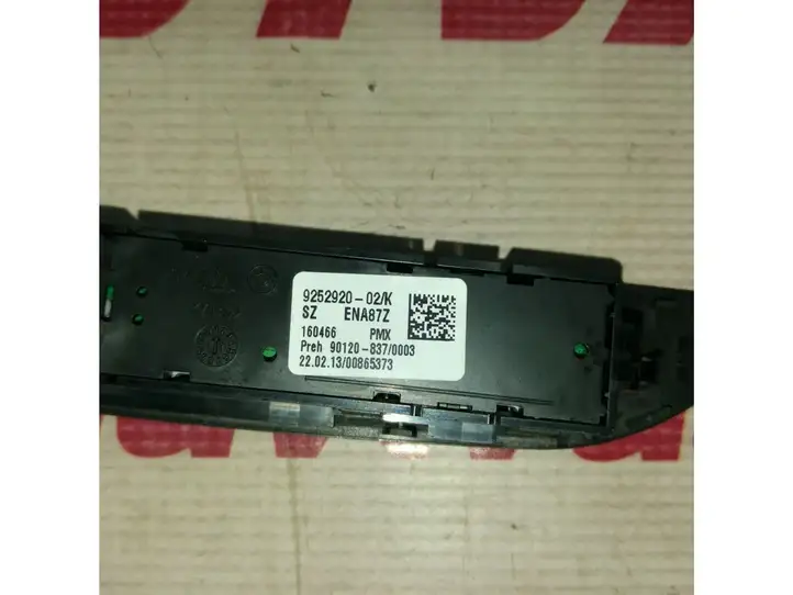 BMW 1 E82 E88 (2007 - 2014) 9252920-02 Другие включатели / ручки/ переключатели — фото 4