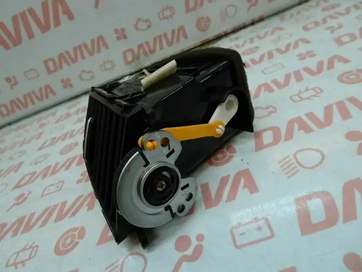 Hyundai Santa Fe (2009 - 2012) 97410-2B900 Центральный воздушный дефлектор — фото 2