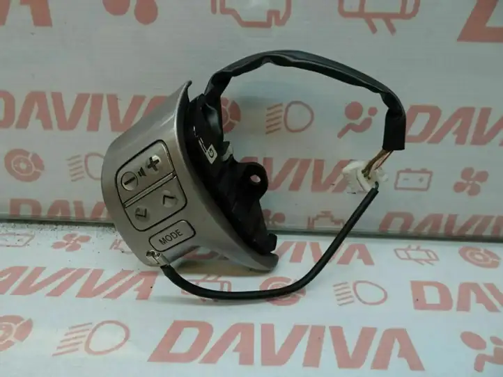 Toyota Auris 150 (2006 - 2012) Кнопки на рулевом колесе — фото 3