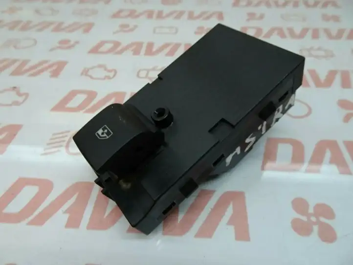 Opel Astra J (2009 - 2012) 13301866 Кнопка стеклоподъемников — фото 1