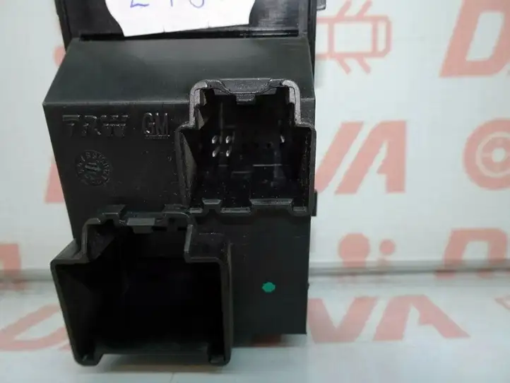 Opel Astra J (2009 - 2012) 13301866 Кнопка стеклоподъемников — фото 3