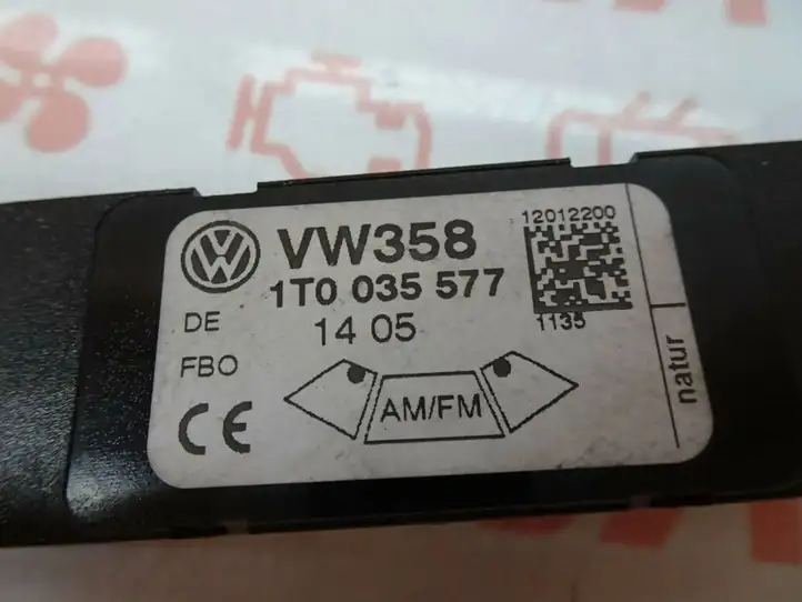Volkswagen Cross Touran I (2006 - 2010) 1T0035577 Усилитель антенны — фото 4