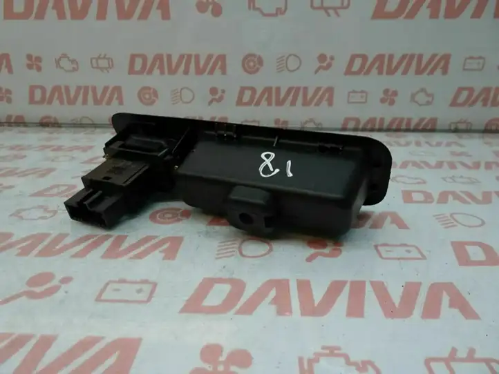Honda Accord (2003 - 2007) Кнопка закрытия крышки багажника — фото 3