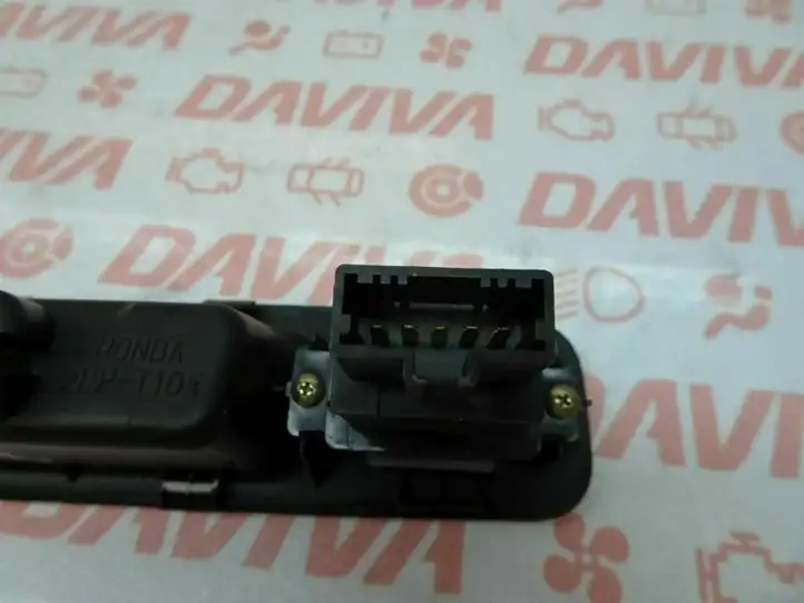 Honda Accord (2003 - 2007) Кнопка закрытия крышки багажника — фото 5
