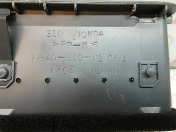 Honda CR-V (1999 - 2001) 77620-SXO-7710 Центральный воздушный дефлектор — фото 6