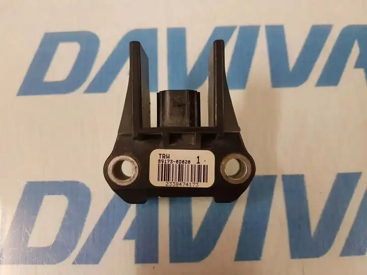 Toyota Yaris (2005 - 2009) 89173-0D020 Датчик удара SRS — фото 1