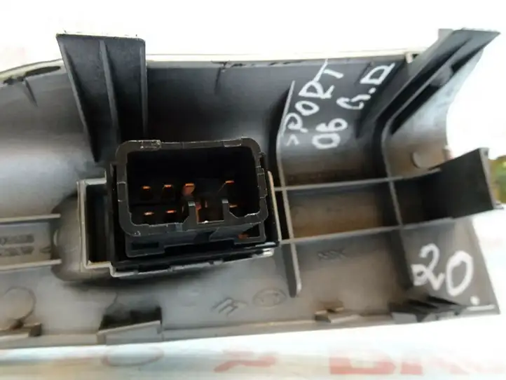 Kia Sportage (2008 - 2010) 93580-1F500 Блок кнопок стеклоподъемников — фото 3