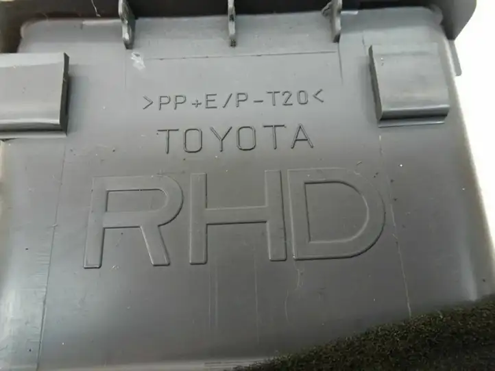 Toyota Avensis T220 (2000 - 2003) Боковой воздушный дефлектор — фото 6