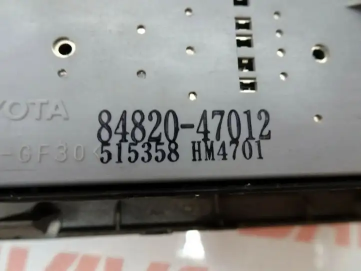 Toyota Prius (NHW20) (2003 - 2009) 84820-47012 Блок кнопок стеклоподъемников — фото 5