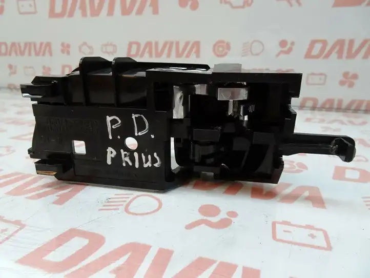 Toyota Prius (NHW20) (2003 - 2009) 69273-47020 Внутренняя ручка двери — фото 3