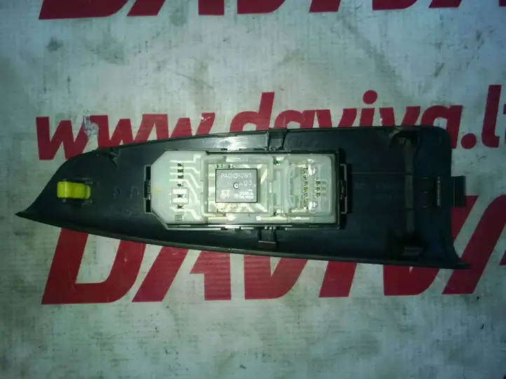 Toyota Corolla E120 E130 (2000 - 2004) 74232-13060 Кнопка стеклоподъемников — фото 3