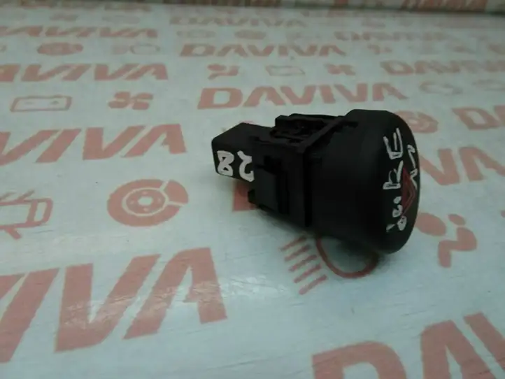 Nissan Juke I F15 (2010 - 2018) 06019 Включатель аварийных фонарей — фото 2