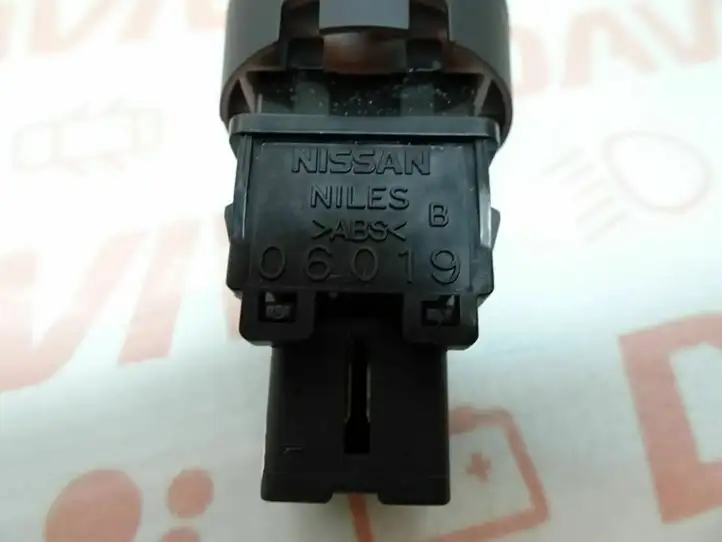 Nissan Juke I F15 (2010 - 2018) 06019 Включатель аварийных фонарей — фото 4