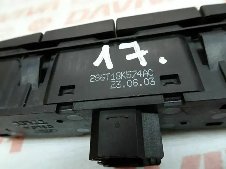 Ford Fiesta (2006 - 2008) 2S6T18K574AC Кнопка обогрева стекла — фото 4