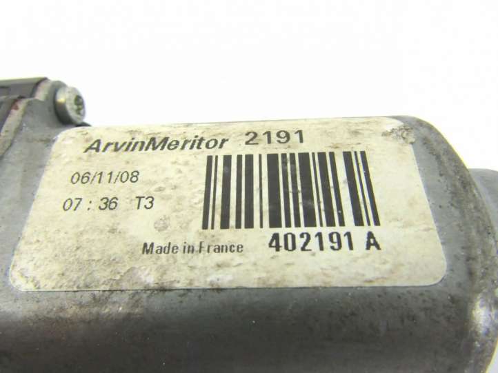 402191A Nissan Qashqai Galinis varikliukas langų pakėlėjo