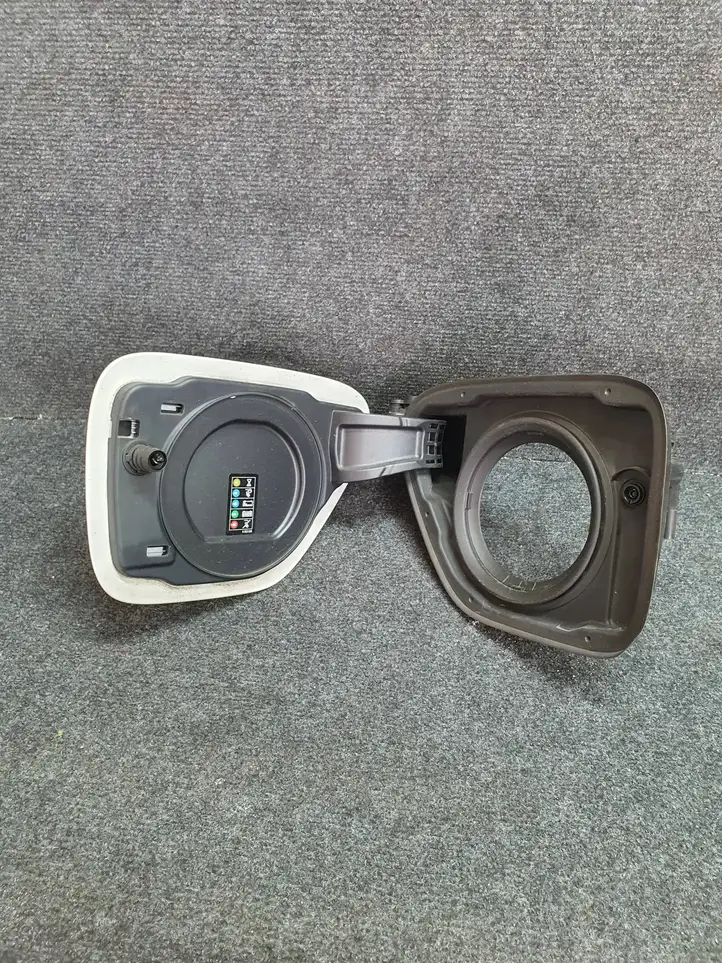 BMW 3 F30 F35 F31 (2012 - 2018) 7368306 Крышка зарядного разъема — фото 1