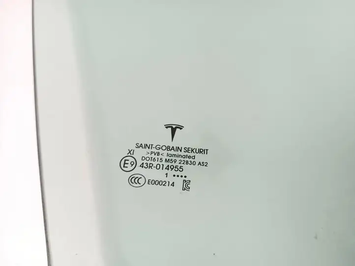 Tesla Model 3 (2017 - 2023) 107790199A Стекло передней двери — фото 4