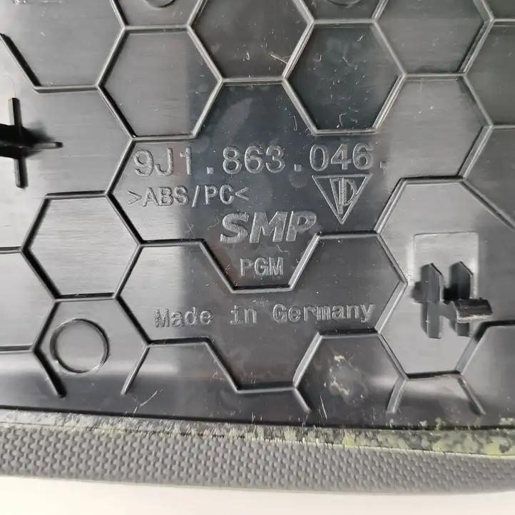 Porsche Taycan 9J1 (2019 - ) 9J1863046 Другая деталь консоли (туннеля) — фото 7