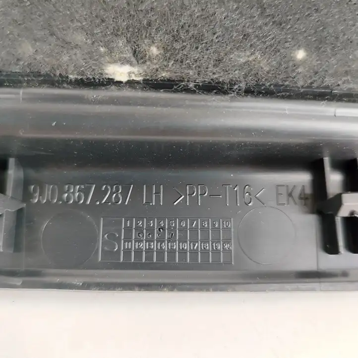 Porsche Taycan 9J1 (2019 - ) 9J0867287 Накладка центрального динамика — фото 8