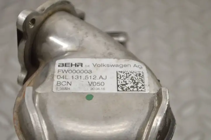 Volkswagen Golf VII (2013 - 2019) 04L131512AJ Охладитель клапана EGR — фото 4