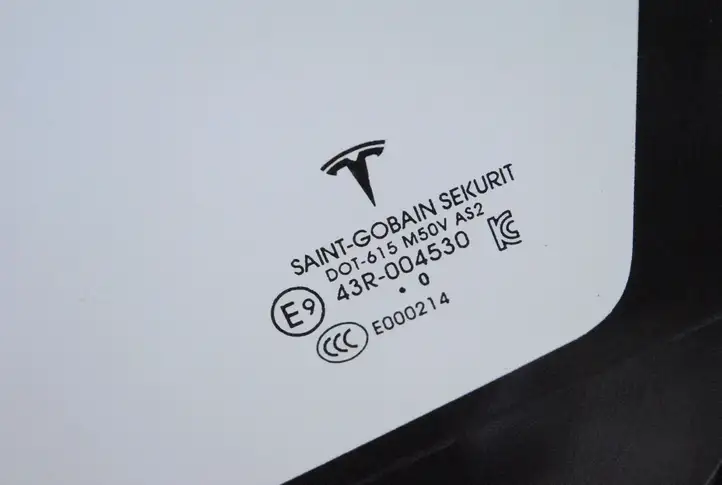 Tesla Model X (2015 - 2021) 43R004530 Треугольное стекло кузова — фото 5
